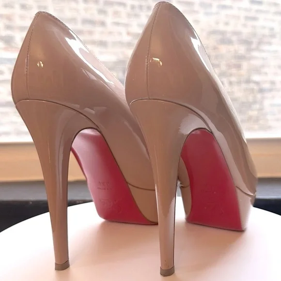 🌺Authentic CHRISTIAN LOUBOUTIN 🌺👠 Bianca 120 Patent calf Nude size 38.5